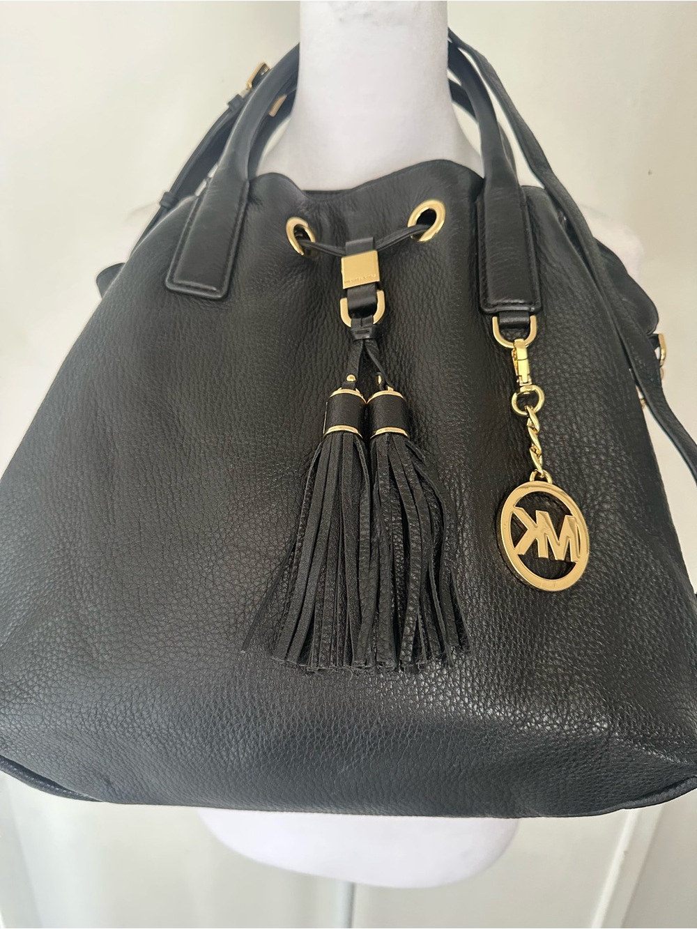 Michael Kors Camden Medium Leather Drawstring
Satchel - Black/Gold
